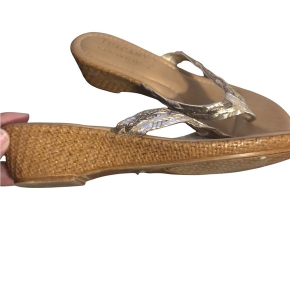 Tuscany Easy street flip flop sandal wedge gold bands 7.5WW - Picture 2 of 8